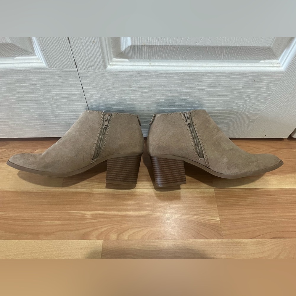Style and Co Size 8 Booties